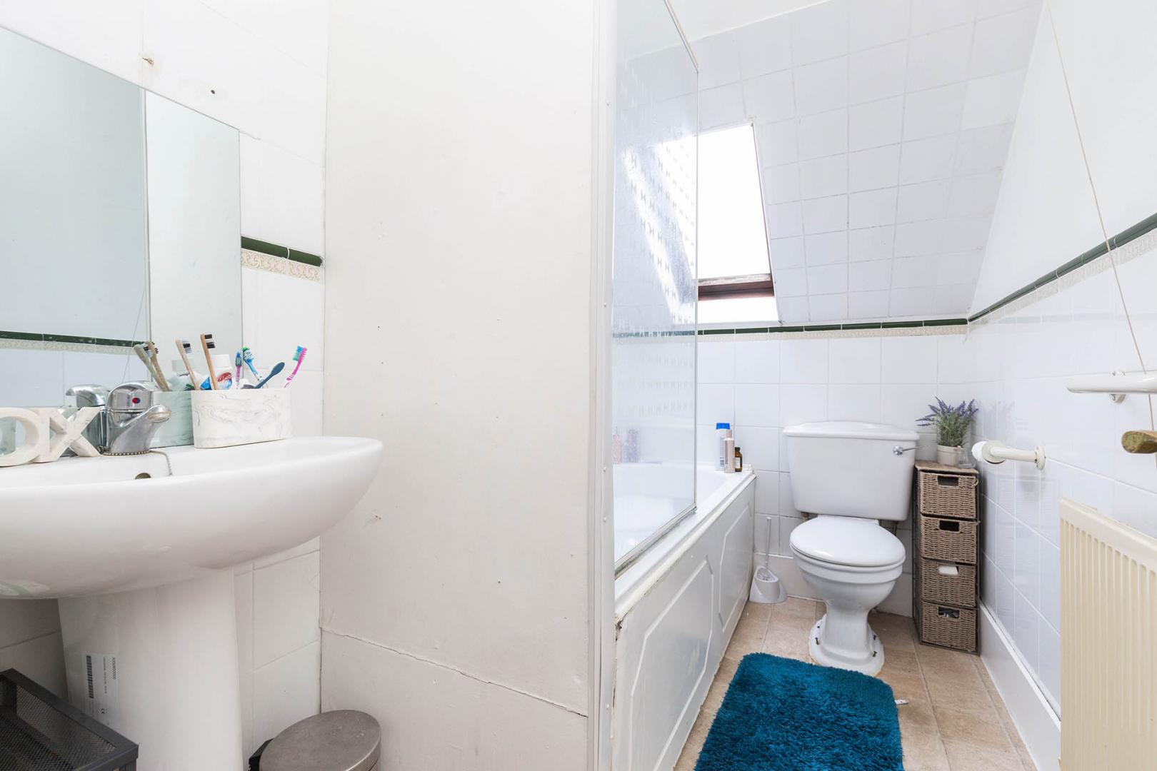 Modern Apartment Mapesbury Road, Willesden Green